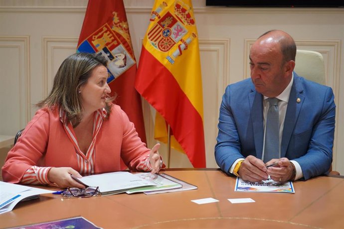 La presidenta del Colegio de Faramacéuticos y el presidente de la Diputación de Segovia,c
