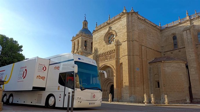 Granada.- Seis autobuses invitan a mejorar las competencias digitales en los municipios con fondos europeos