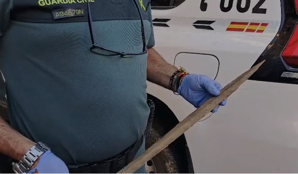 Imagen de la espada de época tartésica recuperada por la Guardia Civil en Sevilla