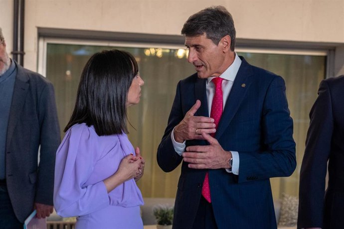 Archivo - El delegado del Gobierno, Pedro Fernández, a la derecha en imagen de archivo