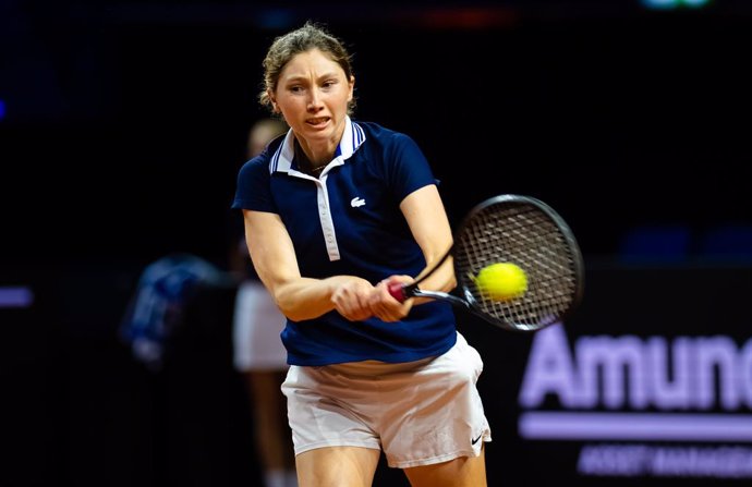 Archivo - Cristina Bucsa of Spain in action during the first round of the 2023 Porsche Tennis Grand Prix WTA 500 tennis tournament