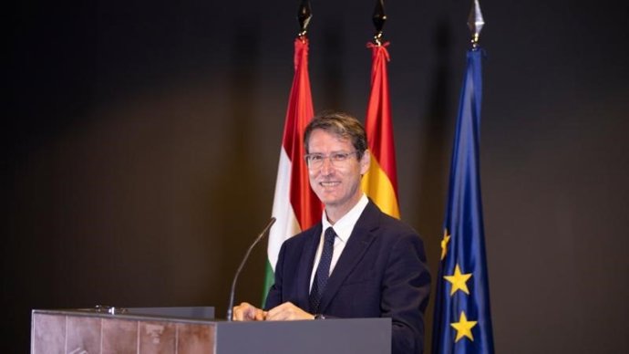 El presidente del Gobierno riojano, Gonzalo Capellán, en la comparecencia de prensa para presentar las nuevas deducciones fiscales para los riojanos