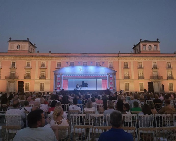 Actuación de la Carroza del Teatro Real