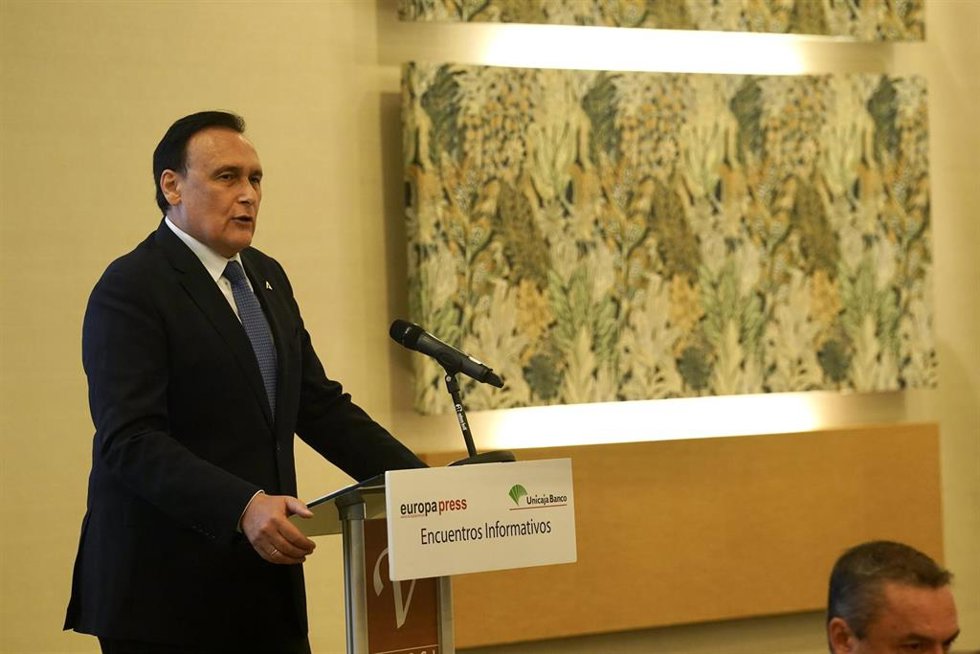 El consejero de Universidad, Investigación e Innovación, José Carlos Gómez Villamandos, durante su participación en un desayuno informativo de Europa Press Andalucía en colaboración con Unicaja Banco, en el que será presentado por la consejera de Econom