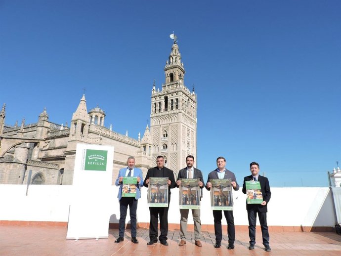 Presentación del cartel y de las actividades organizadas con motivo de la XXXVIII Peregrinación de Hermandades de la Vera Cruz que se celebrará en Villaverde del Río (Sevilla).
