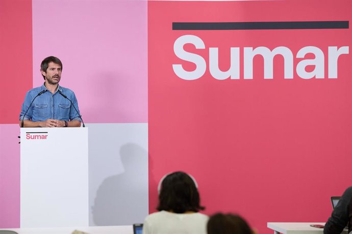 El portavoz de Sumar, Ernest Urtasun, ofrece una rueda de prensa, a 25 de septiembre de 2023, en Madrid (España). 