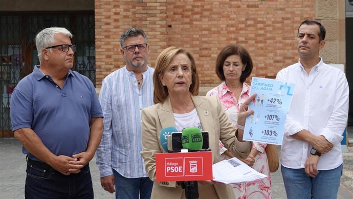 La viceportavoz del grupo municipal socialista en el Ayuntamiento de Málaga, Begoña Medina, en rueda de prensa.