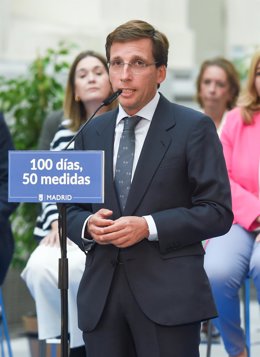 El alcalde de Madrid, José Luis Martínez-Almeida, interviene para repasar la actividad de sus primeros 100 días de mandato
