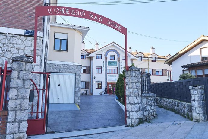 Entrada del colegio concertado San José de Astillero.  