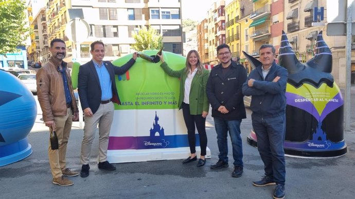 Presentación en Cuenca de los iglús de Ecovidrio tematizados por Disneyland Paris