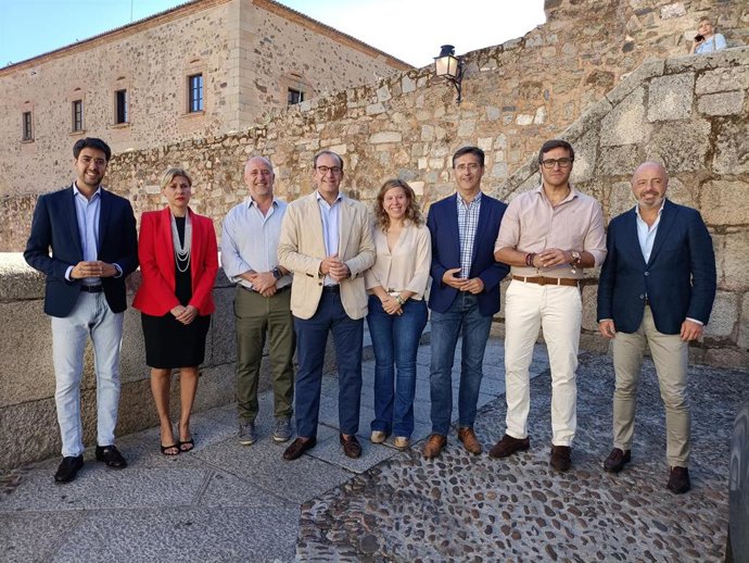 El alcalde de Cáceres, Rafael Mateos, y parte de su equipo de Gobierno