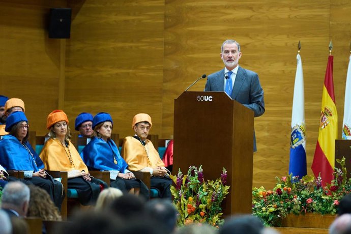 El Rey Felipe VI durante la inauguración del curso académico de las universidades españolas, en el Paraninfo de la Universidad de Cantabria.