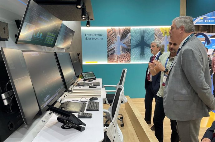 Archivo - El consejero delegado de Indra, José Vicente de los Mozos, en una exhibición de Indra en la Airspace Integration Week que se celebra en Madrid del 25 al 28 de septiembre de 2023.