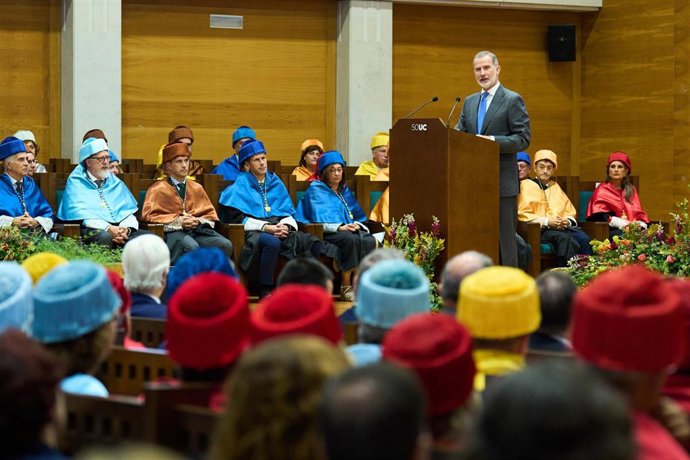 El Rey Felipe VI interviene durante la inauguración del curso académico de las universidades españolas, en el Paraninfo de la Universidad de Cantabria (UC)