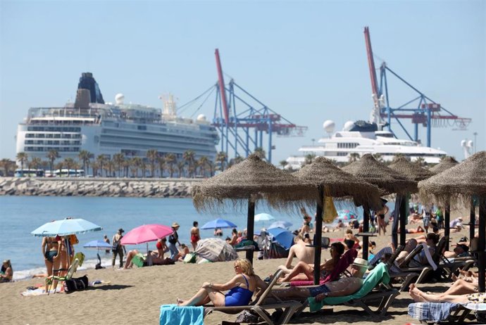 Archivo - Playa de Málaga