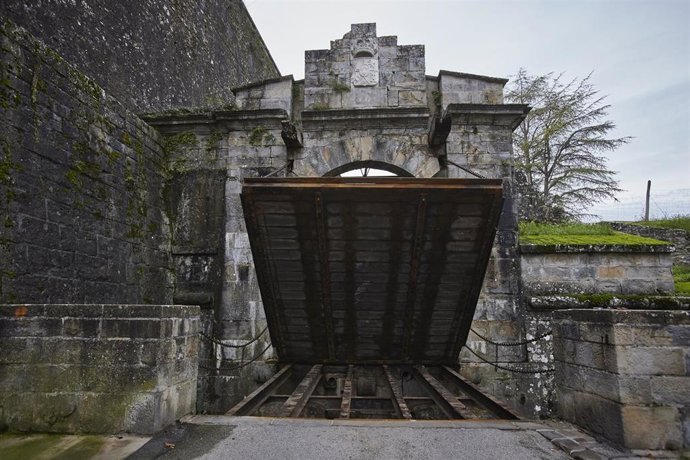 Archivo - Portal de Francia.