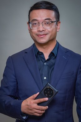 Archivo - El nuevo director general de Xiaomi para Europa Occidental, QX Wang.