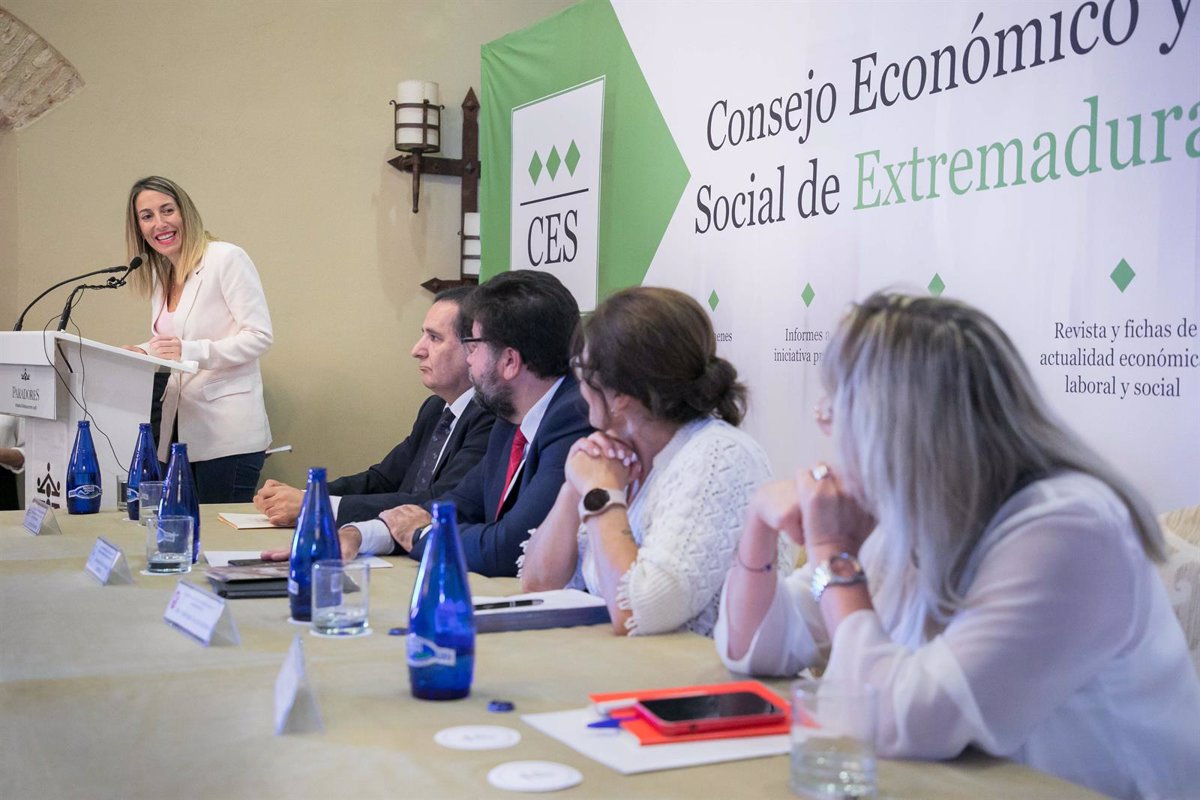 Guardiola apoya la propuesta del Consejo Económico y Social de integrar el tren Vía de la Plata en el Corredor Atlántico