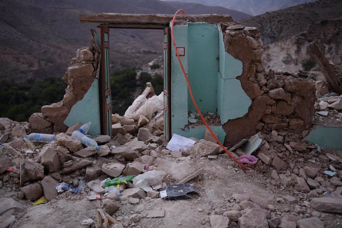 Entrada de una casa destruida en la aldea desaparecida Imi NTala, a 14 de septiembre de 2023, región de Marrakech-Safi (Marruecos). En esta aldea, que ya no existe tras el seísmo, había 67 viviendas donde residían 378 habitantes de los que unos 100 han