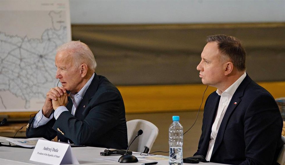 Archivo - El presidente de Estados Unidos, Joe Biden, junto a su homólogo Andrzej Duda en una visita a Polonia en 2022