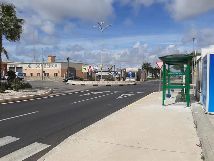 Marquesina instalada en Tres Caminos.