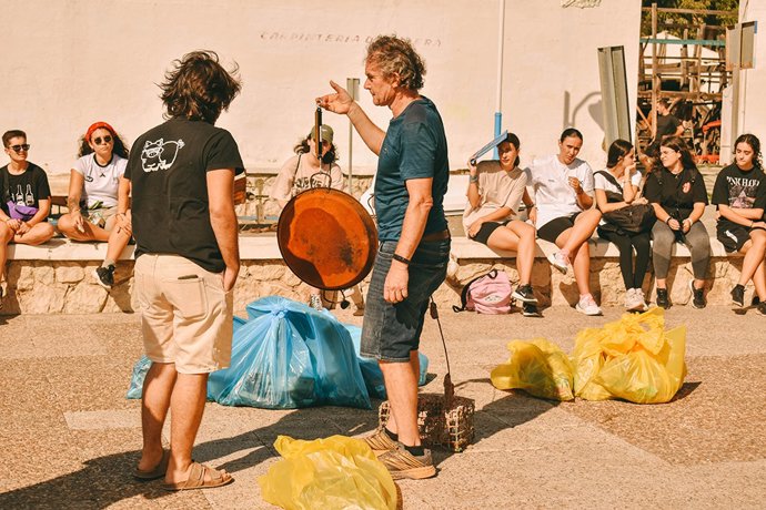 XIV Jornada de Voluntariado de la UMA en la playa de los Baños del Carmen