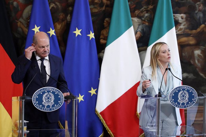 Archivo - Prime Minister Giorgia Meloni and the Chancellor of the Federal Republic of Germany, Olaf Scholz, during their speech at Palazzo Chigi. Rome (Italy), June  08th, 2023