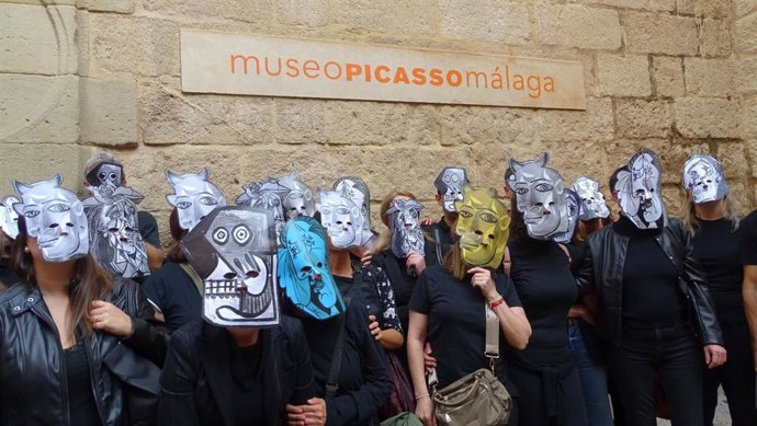 Archivo - Los trabajadores del Museo Picasso Málaga en una movilización