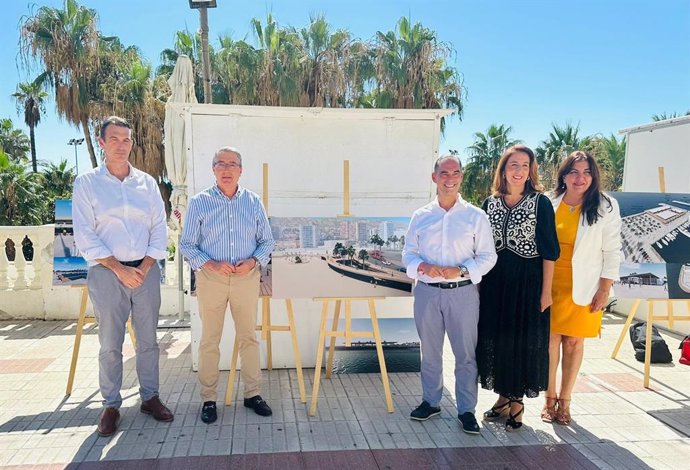 El presidente de la Diputación de Málaga, Francisco Salado, y el alcalde de Benalmádena, Juan Antonio Lara, han revisado algunos de los proyectos para la localidad.