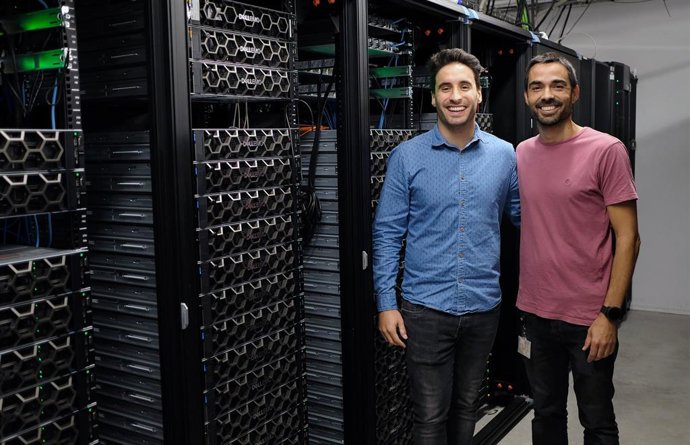 El investigador de la UPV/EHU Ignacio Arganda y el también investigador del proyecto Cartocell Daniel Franco - Barranco