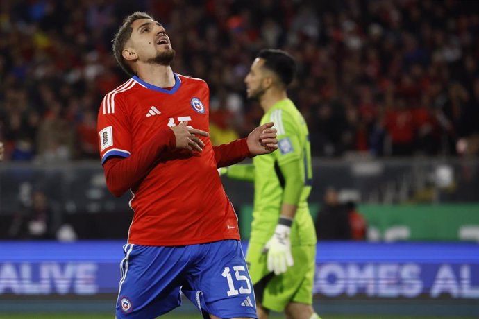 Futbol, Chile vs Colombia. Segunda fecha, eliminatorias al mundial 2026. El jugador de la seleccion chilena Diego Valdes es fotografiado durante el partido de clasificacion al mundial 2026 contra Colombia disputado en el estadio Monumental de Santiago,