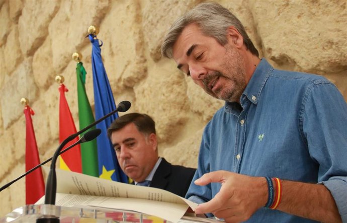 El portavoz del gobierno local de Córdoba, Miguel Ángel Torrico, y el delegado de Participación Ciudadana, Miguel Ruiz Madruga.