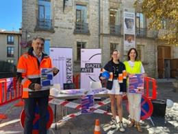 El concurso de arte joven se ha presentado este lunes en una rueda de prensa en la que han participado la concejala de Juventud, Ana López de Uralde; el director del Instituto Foral de Juventud, Juan José Rojo; y la ganadora de Gazte Arte 2019, Alba Tojo