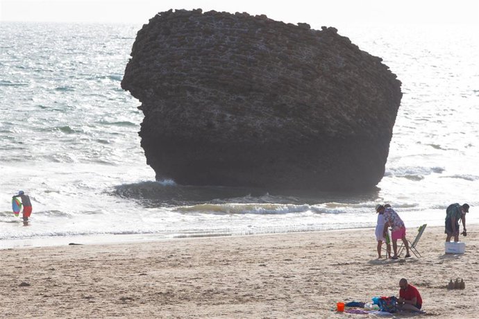 Archivo - Imagen de archivo de la playa de Matalascañas (Huelva).