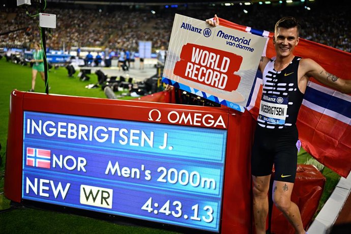 08 September 2023, Belgium, Brussels: Norwegian long-distance runner Jakob Ingebrigtsen celebrates after winning the 2000m race in a world record time, at the 2023 edition of the Memorial Van Damme Diamond League meeting athletics event. Photo: Jasper J