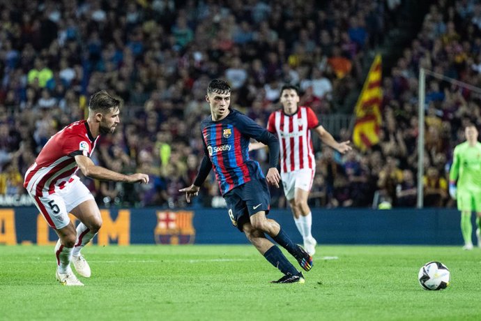 Archivo - Pedri Gonzalez of FC Barcelona in action during spanish league, La Liga Santander, football match played between FC Barcelona and Athletic Club Bilbao at Spotify Camp Nou on October 23, 2022 in Barcelona, Spain.