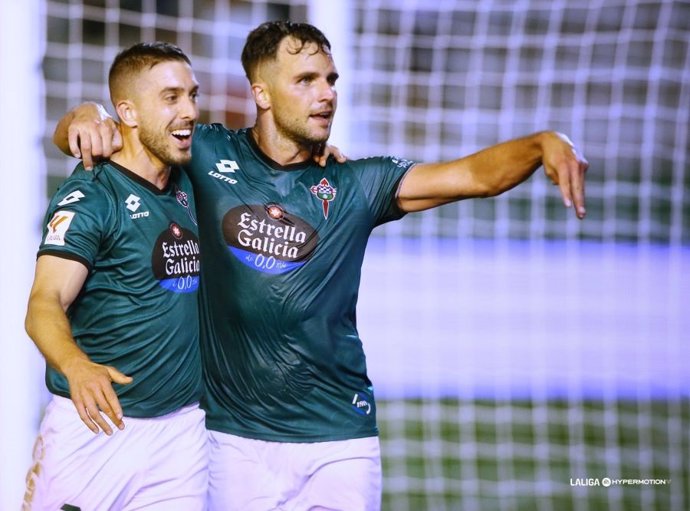 Los jugadores del Racing Ferrol celebran su gol ante el Zaragoza en LaLiga Hypermotion 23-24