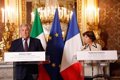 Los ministro de Exteriores de Italia y Francia reconocen la migración como "un problema europeo"