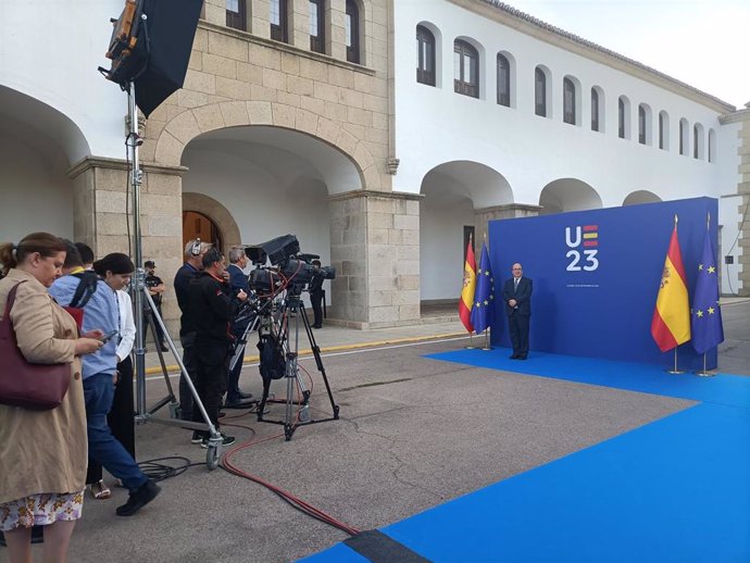 El ministro de Cultura, Miquel Iceta, recibe a los ministros de Cultura de la UE que participan en Cáceres en una reunión informal