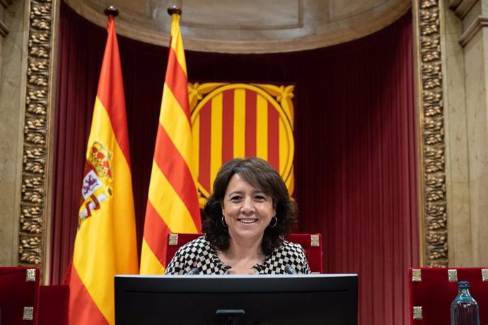 Archivo - La presidenta del Parlamet, Anna Erra, durante una sesión de control al Govern, en el Parlament de Catalunya, a 14 de junio de 2023, en Barcelona, Catalunya (España)