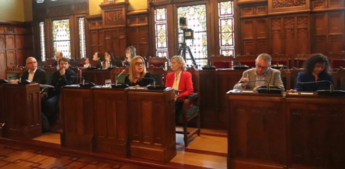 La consejera de Educación, Lydia Espina, comparece en la Comisión del ramo en la Junta General.