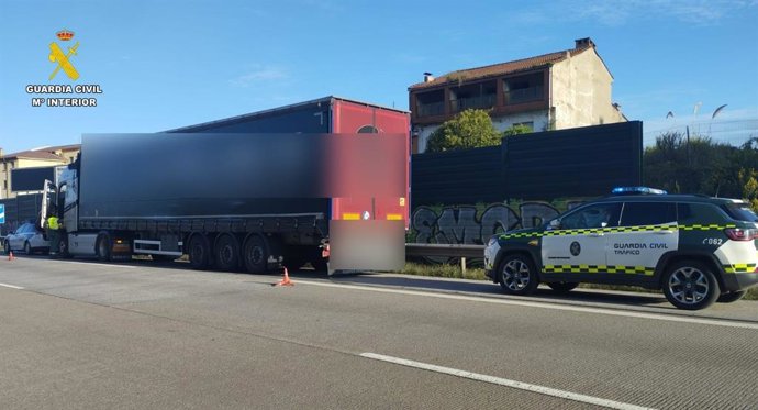La Guardia Civil intercepta un camión circulando por la A-66, cuyo conductor cuadriplicaba la tasa de alcohol permitida