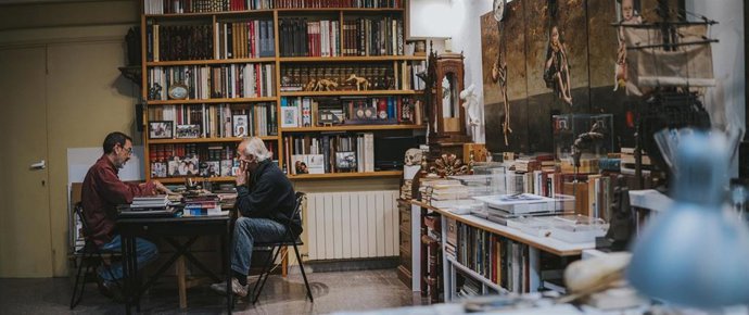 Archivo - Xavier Ortega dialoga con Ricard Jord.