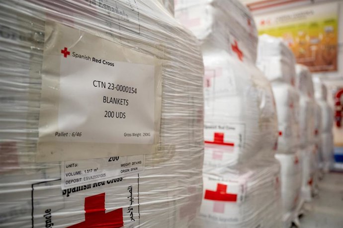 Archivo - Toneladas de ayuda humanitaria para Turquía en el Centro de Cooperación con África, a 20 de febrero de 2023, en Las Palmas de Gran Canaria