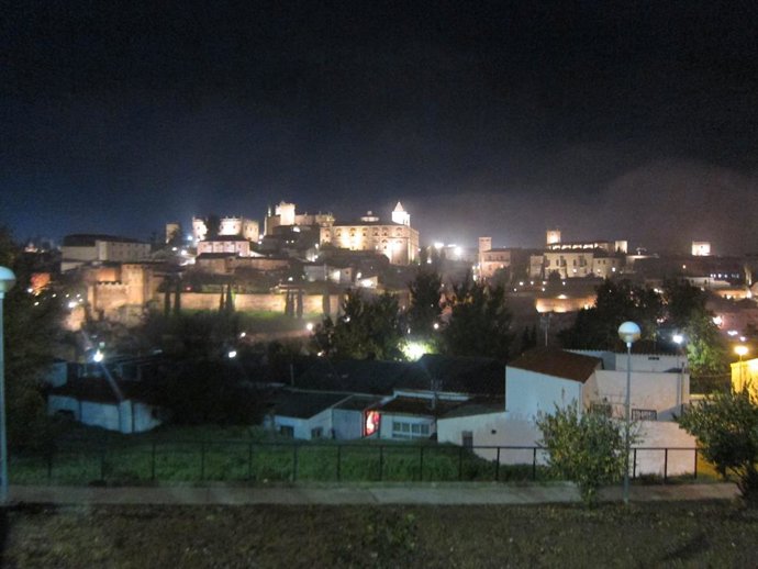 Archivo - Imagen nocturna de Cáceres, una de las ciudades Patrimonio de la Humanidad de España