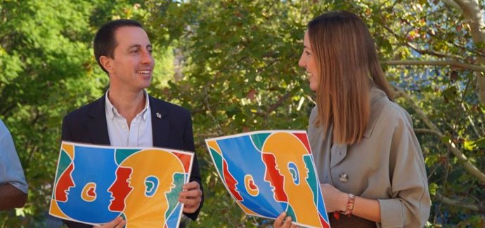 El presidente del Consell, Lloren Galmés, y la vicepresidenta y consellera insular de Cultura y Patrimonio, Antnia Roca, celebran el Día Europeo de las Lenguas.