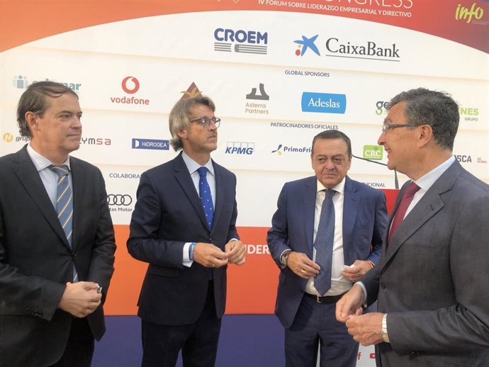 Fernando Cueto, director del Congreso;el consejero de Economía, Hacienda y Empresa, Luis Alberto Marín; el presidente de Croem, Jose María Albarracín; y el alcalde de Murcia, José Ballesta