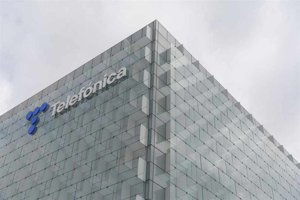 Exterior de la sede de Telefónica, en el ensanche de Las Tablas, en el distrito de Fuencarral-El Pardo, a 6 de septiembre de 2023, en Madrid (España). 