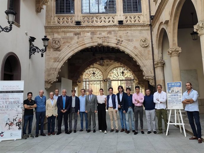 Autoridades, toreros y orgzanizadores de la clase taurina en Béjar