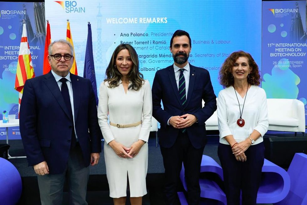 El teniente del Ayuntamiento de Barcelona Jordi Valls; la secretaria de Estado de Comercio, Xiana Margarida; el conseller de Empresa, Roger Torrent; y la presidenta de AseBio, Ana Polanco